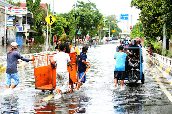 Flooded city roads in Jakarta - image by Fendi Angora/shutterstock.com