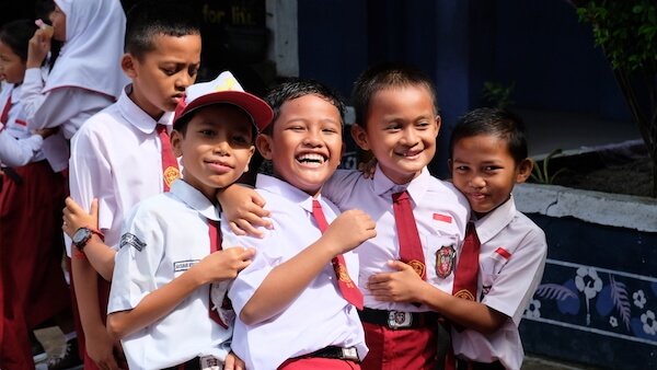 Indonesian pupils in school uniform - image by Casa Nayafana/shutterstock.com